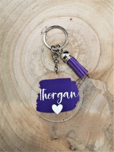 Gepersonaliseerde sleutelhanger met naam "Thorgan" - Paars met wit