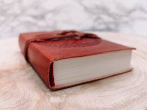 Handgemaakt klein lederen notitieboek