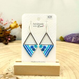 Driehoekige oorhangers met Miyuki kralen