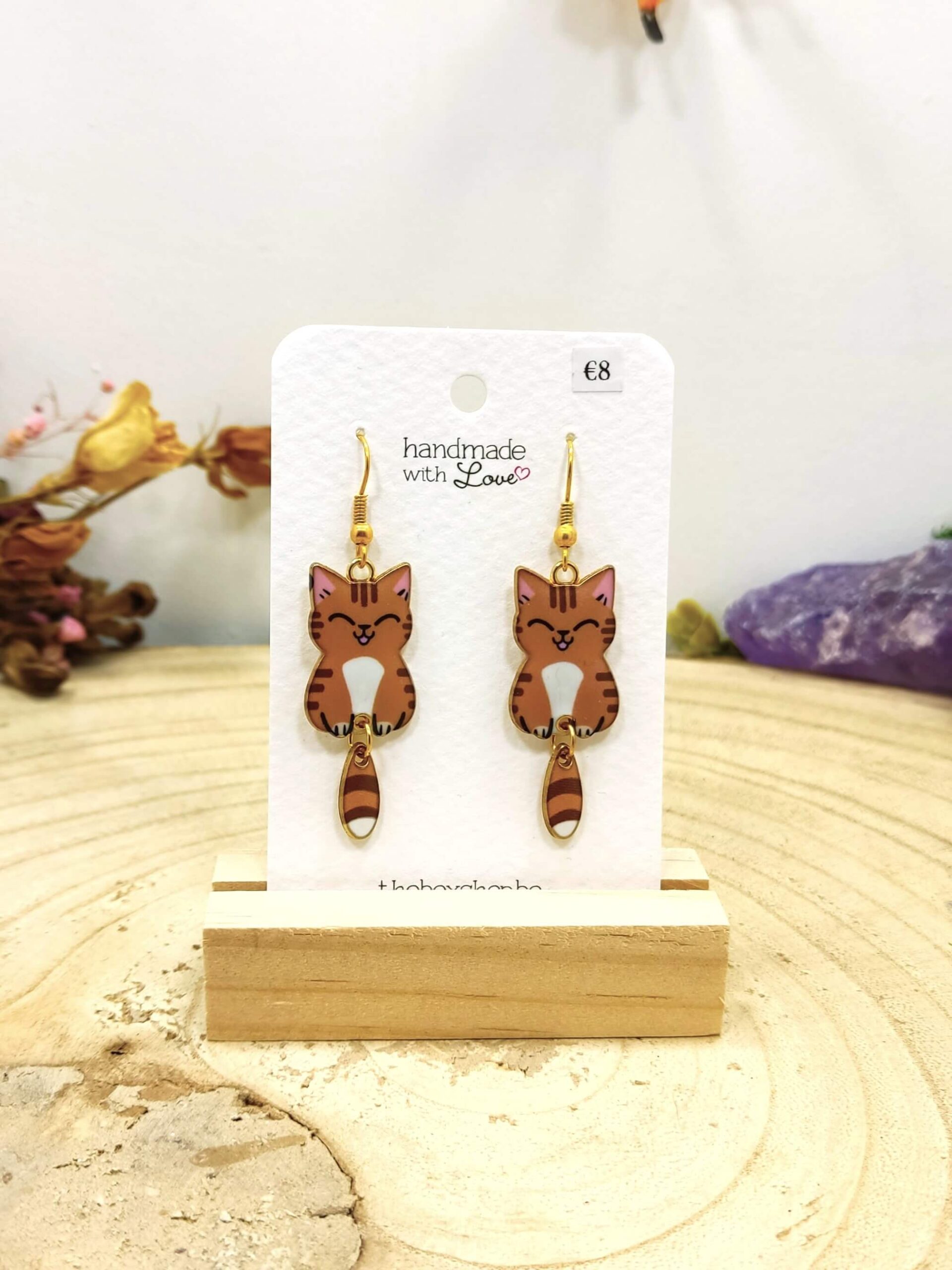 Oorhangers bruine kat