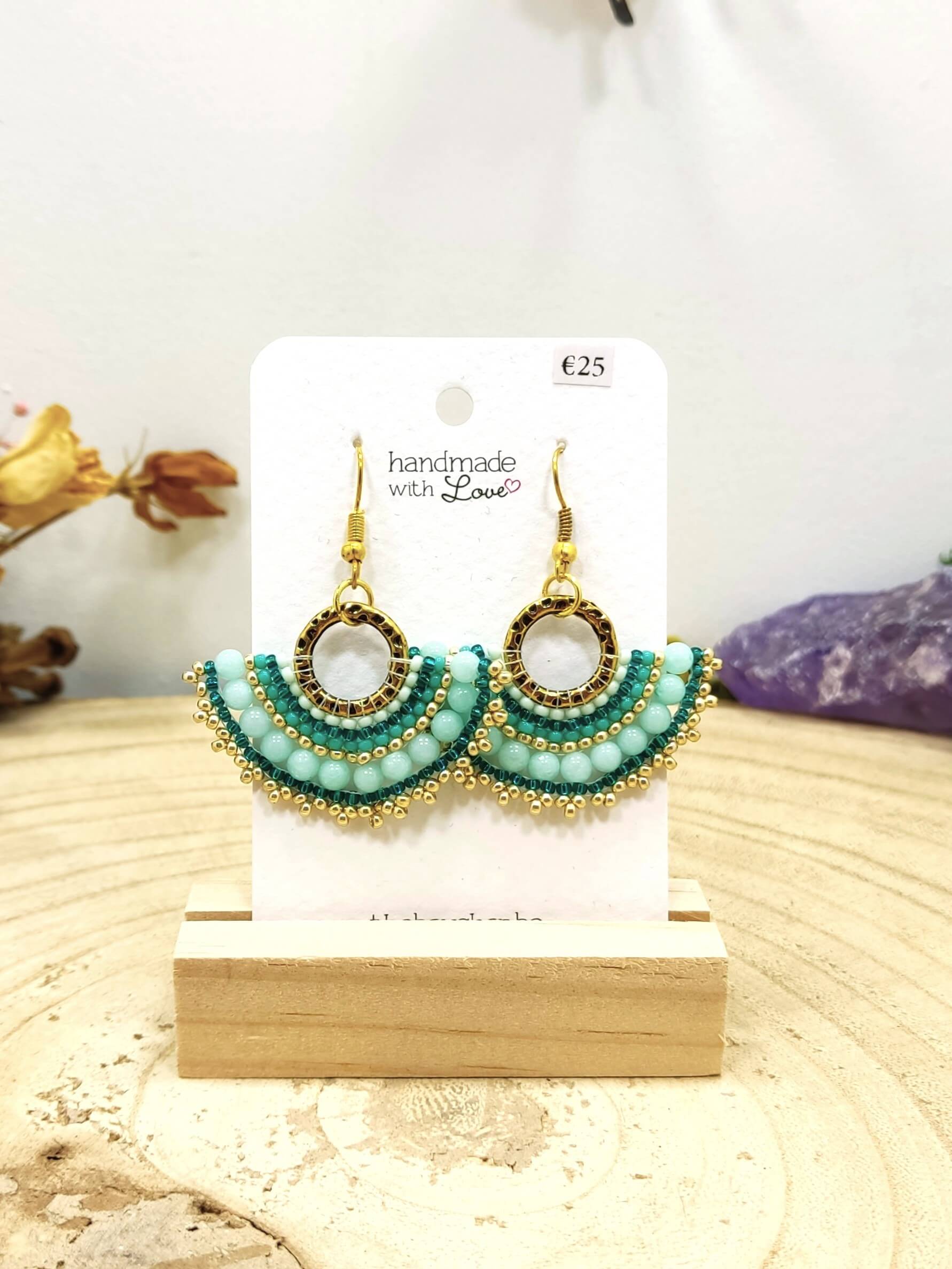 Halfronde oorhangers groen-goud