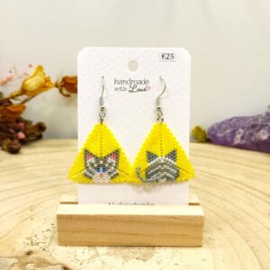 Driehoekige oorhangers grijs-witte kat