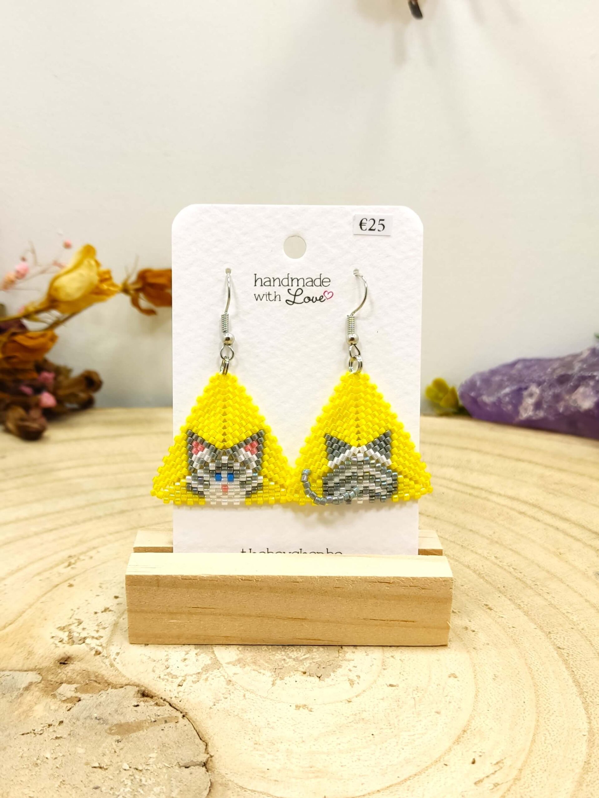 Driehoekige oorhangers grijs-witte kat