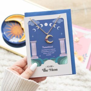 Tarot wenskaart met maan en amethist ketting