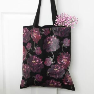 'Dark Romance' pioenrozen tote bag